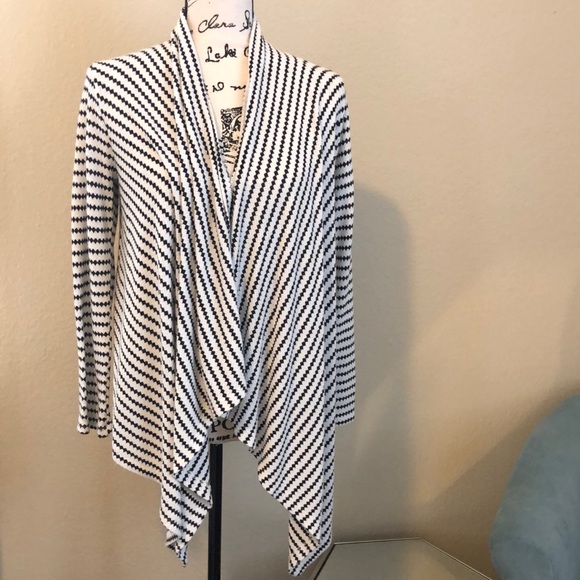 Sweaters - 💗SALE! Lily White Large Kimono Cardigan (EUC)